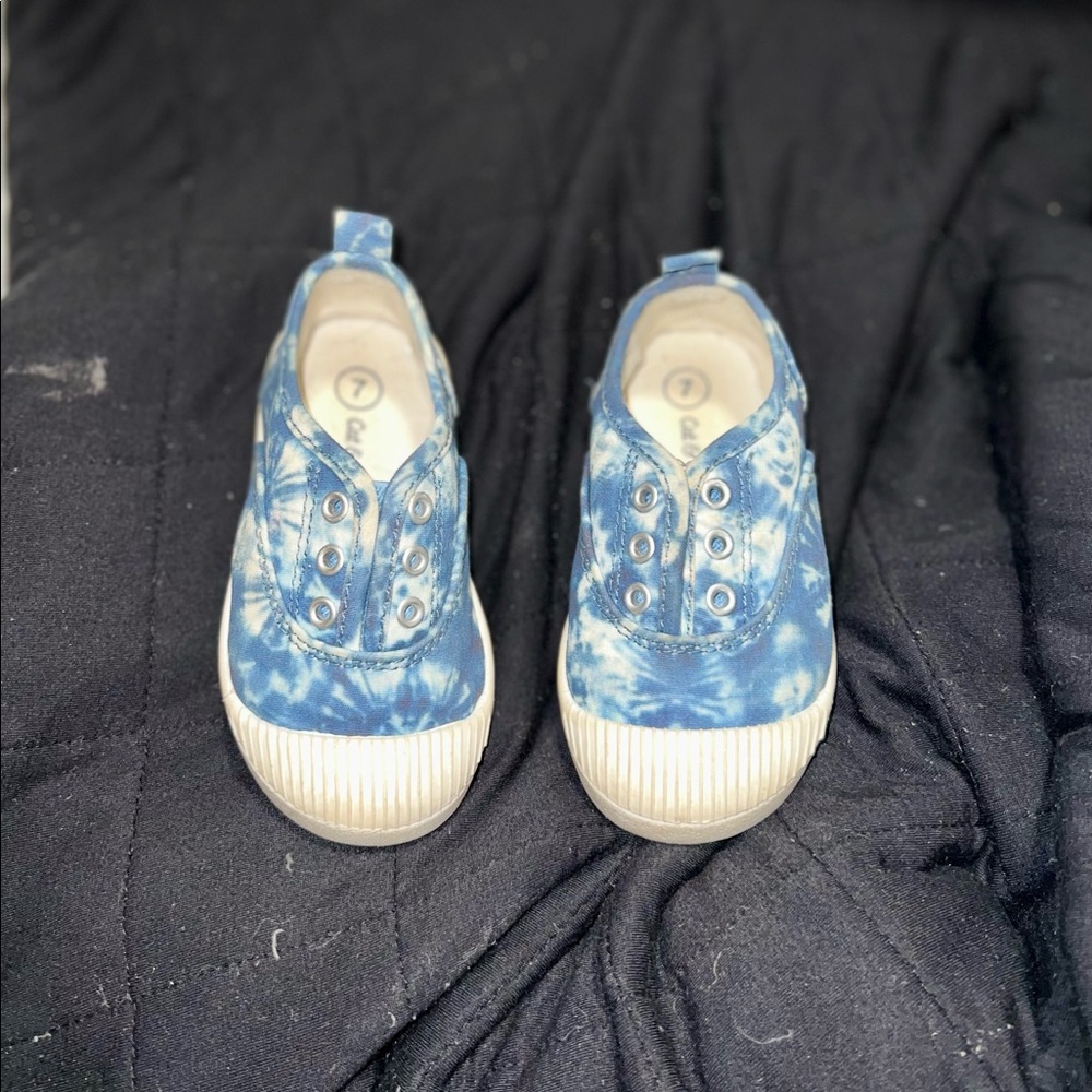 CAT & JACK TYE DYE SHOES - SZ7